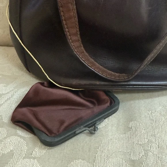 Vintage Kiss lock brown leather purse - Picture 8 of 11